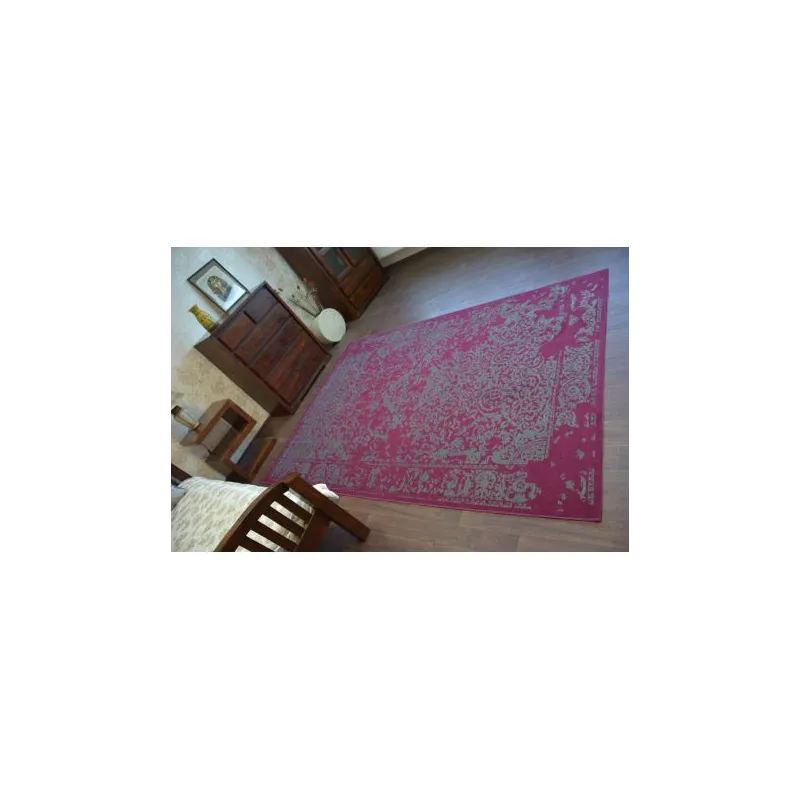 Covor vintage cu model clasic, perfect pentru dormitor sau birou