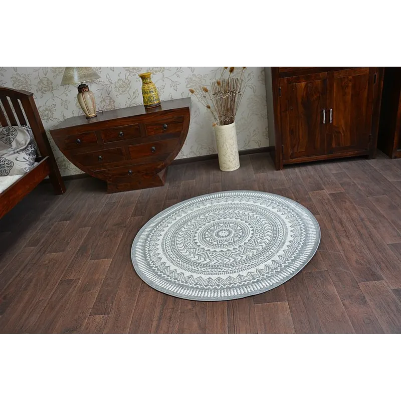 Covor rotund din sisal, un plus elegant pentru orice interior