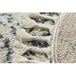 Covor cu franjuri, ideal pentru un interior boho elegant