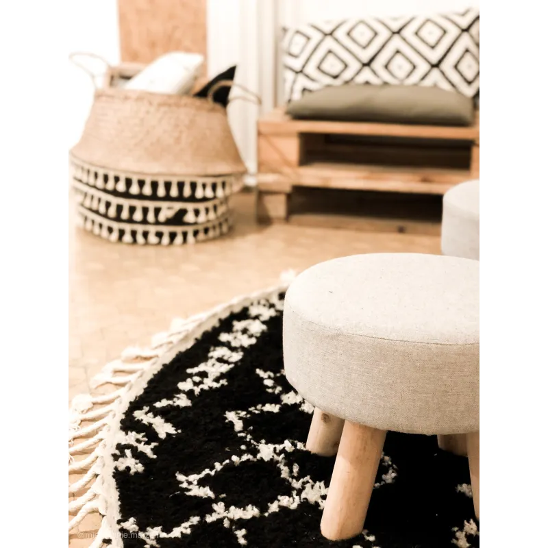 Covor moale cu ciucuri, ideal pentru dormitor sau living