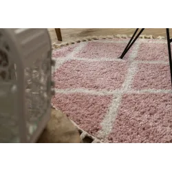 Covor shaggy moale în nuanțe de roz, ideal pentru dormitoare sau livinguri