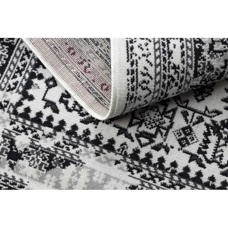 Covor vintage bej, moale și plăcut la atingere, perfect pentru dormitoare