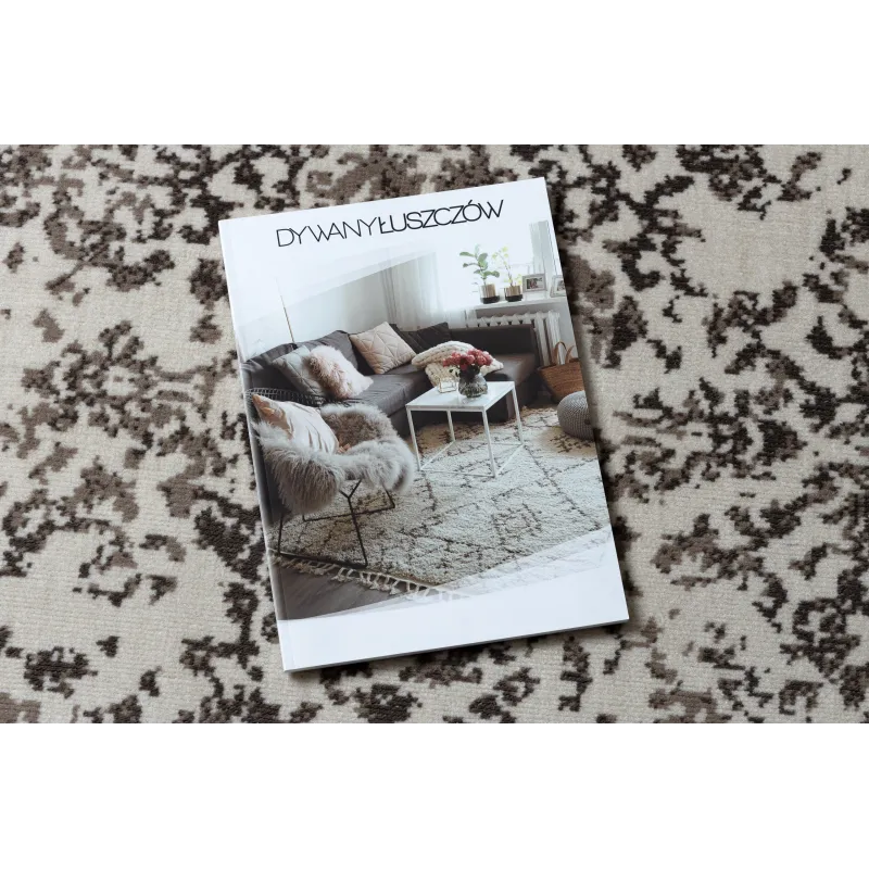 Covor vintage elegant bej, perfect pentru decoruri clasice