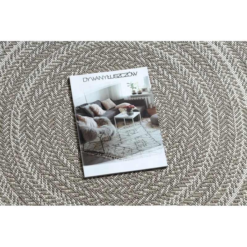 Covor rotund din sisal bej, perfect pentru interior modern