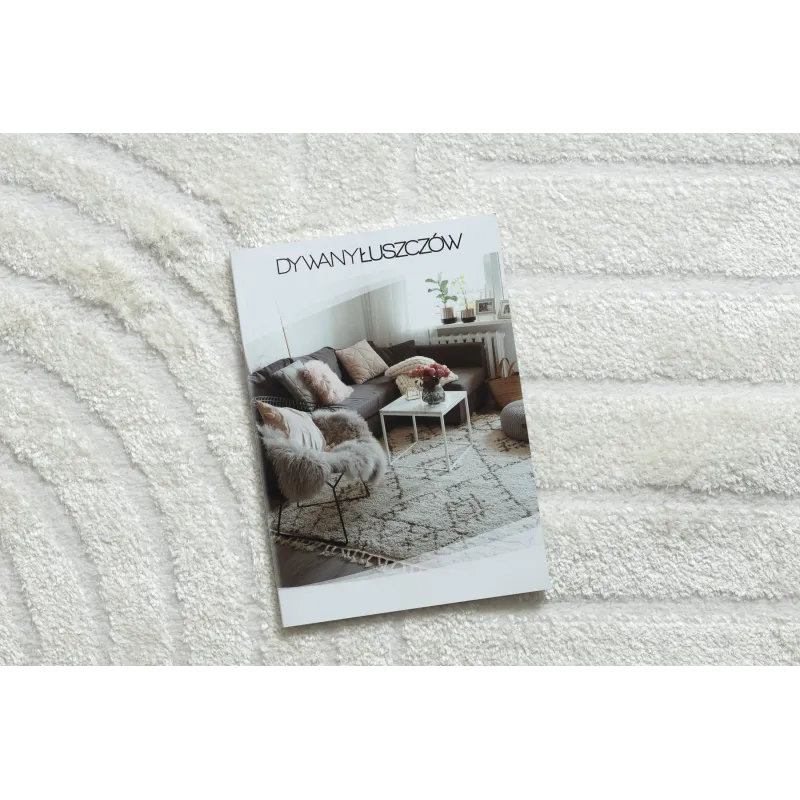 Covor crem cu model geometric, perfect pentru dormitor