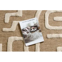 Covor elegant bej, din sisal, potrivit pentru interioare moderne