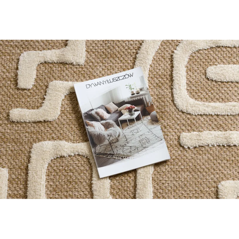 Covor elegant bej, din sisal, potrivit pentru interioare moderne