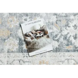 Covor moale cu ornament modern, excelent pentru dormitor