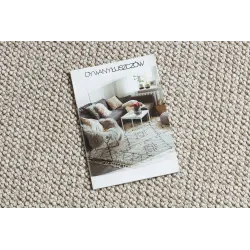 Covor modern bej, ideal pentru decorarea oricărei camere