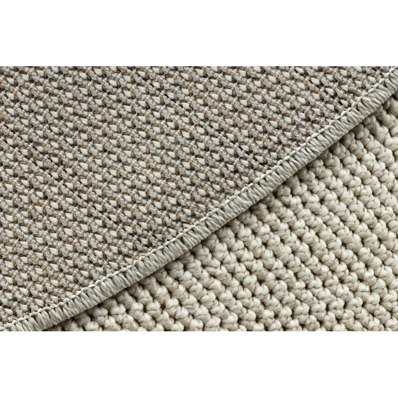 Covor crem cu textură moale, ideal pentru camere confortabile