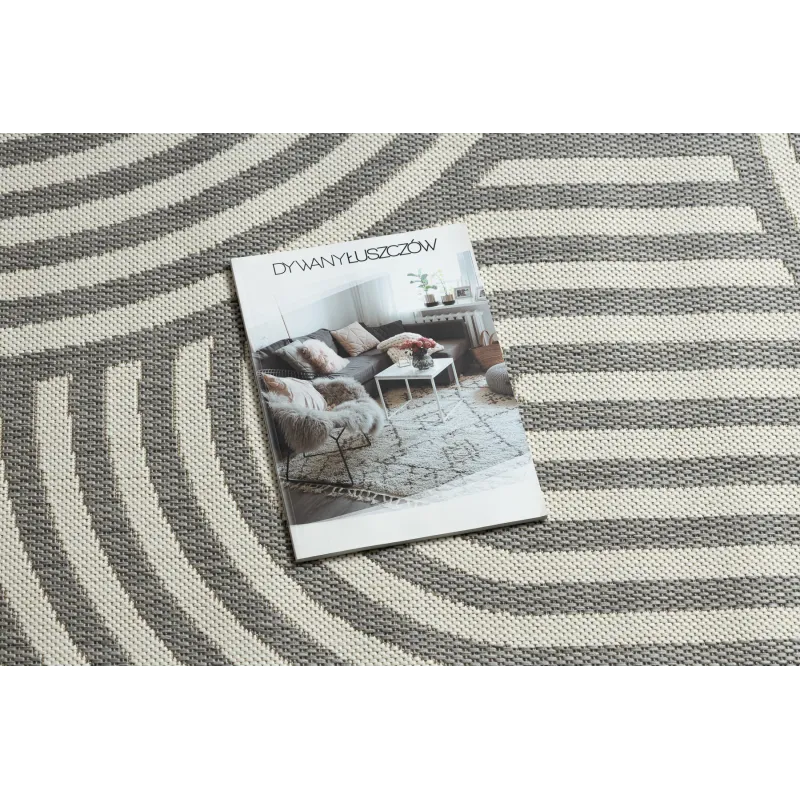 Covor cu dungi, ideal pentru living sau dormitor