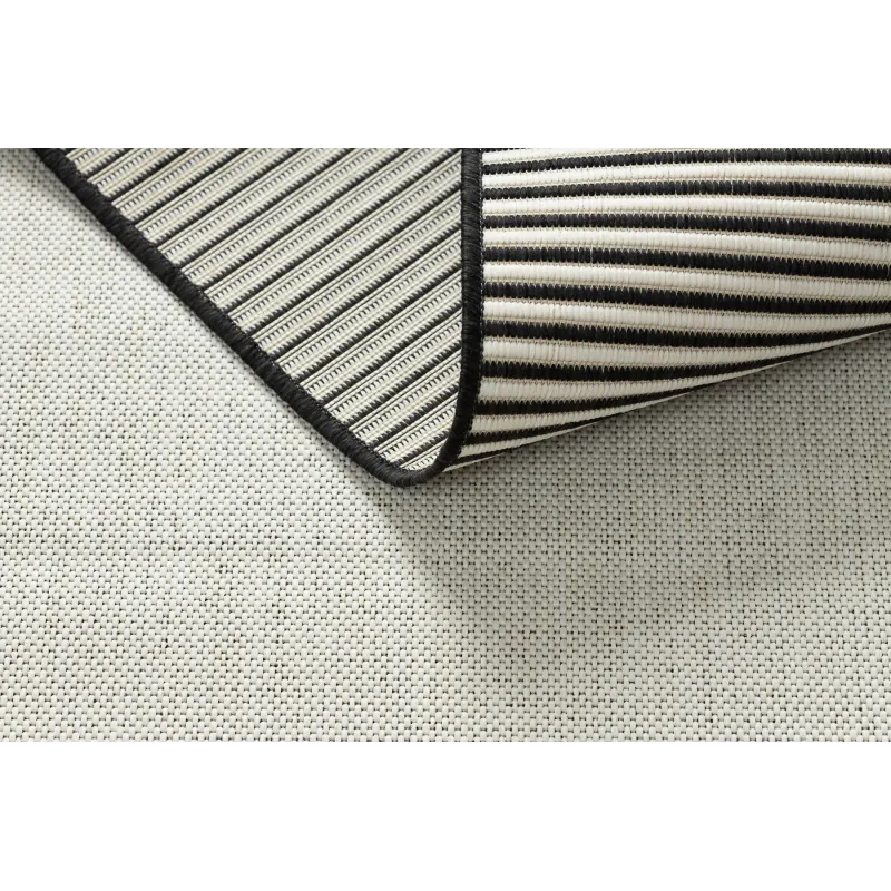 Covor practic din sisal, perfect pentru grădină sau terasă