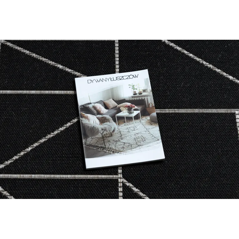 Covor din sisal negru și argintiu cu model geometric, ideal pentru decor modern