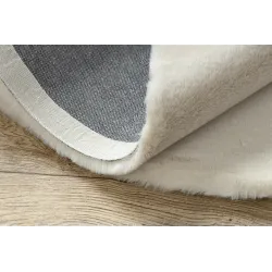 Covor BUNNY perfect pentru camerele copiilor sau grădini, adaugă confort și stil