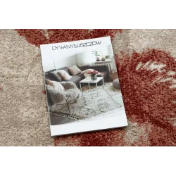 Covor modern cu flori crem și bordou, ideal pentru decorarea camerelor