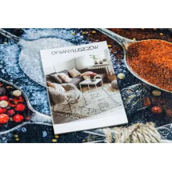 Culoare albastră a covorului ANDRE 9002, design cu linguri, ideal pentru decorul bucătăriei