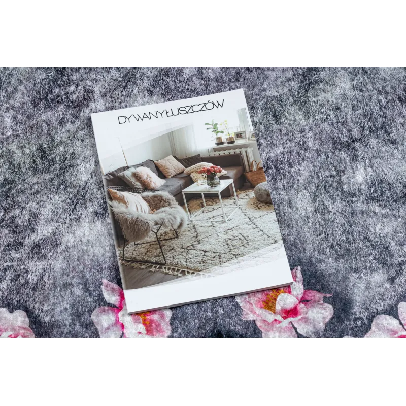 Culoare gri și roz, covor ideal pentru decorarea oricărei camere