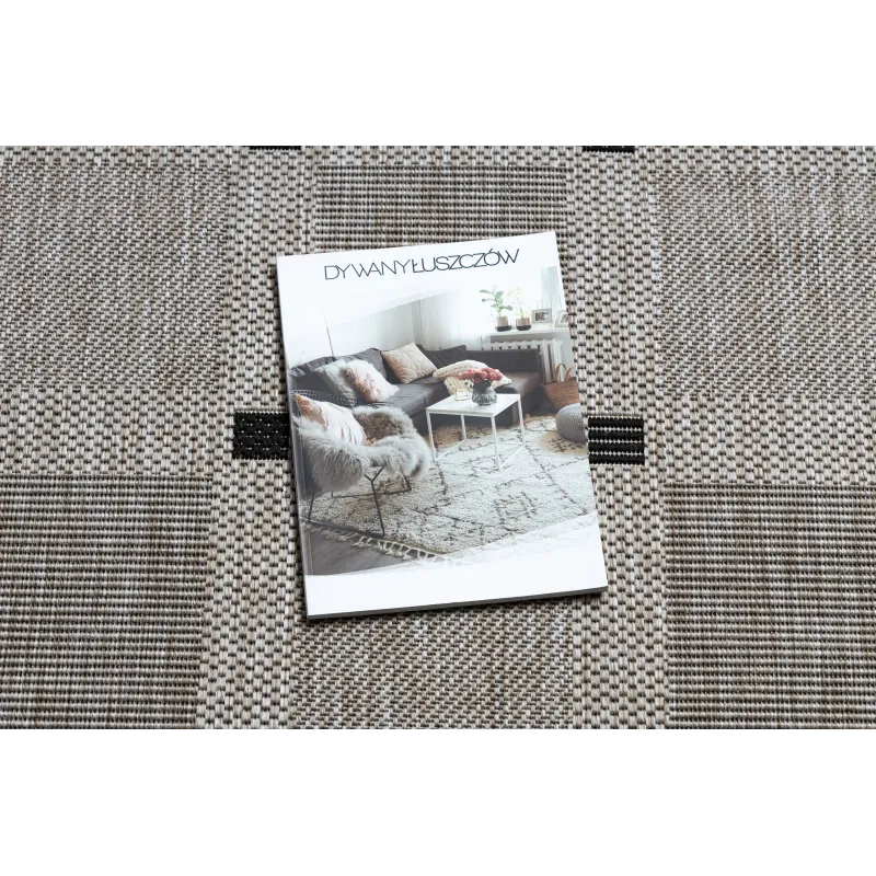 Culoare elegantă a covorului din sisal argintiu și negru, ideal pentru decor modern