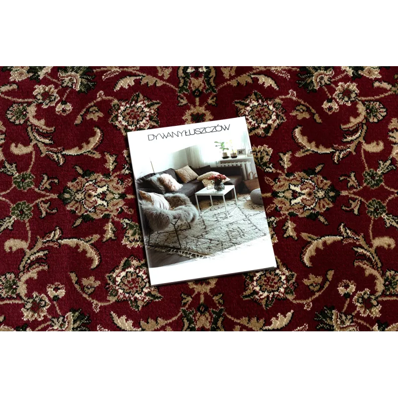 Covor elegant burgund, ideal pentru decorarea livingului