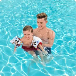 Aripioare Mickey, perfecte pentru distracție la piscină și pe plajă