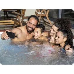 SPA gonflabil Lay-Z Helsinki, perfect pentru întâlniri cu prietenii în grădină
