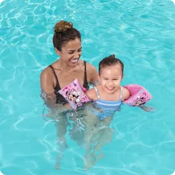 Aripioare Minnie, ideale pentru joaca în apă în grădină sau la piscină