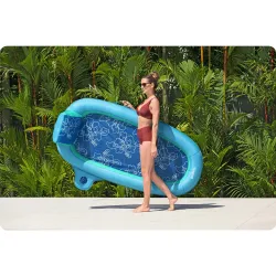 Saltea gonflabilă colorată, un accesoriu elegant pentru distracția de vară