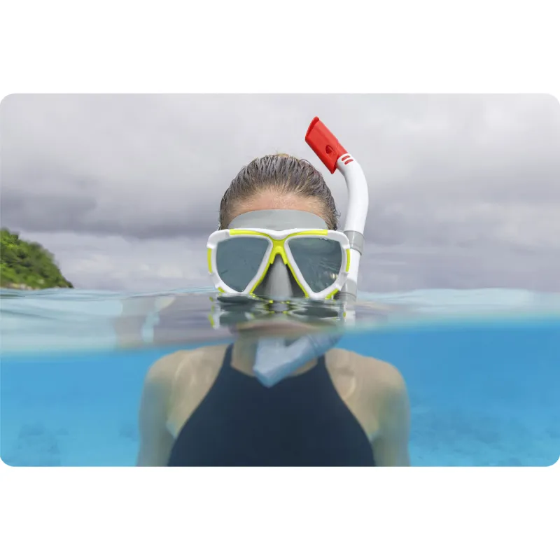 Set de scufundare alb, perfect pentru explorarea lumii subacvatice