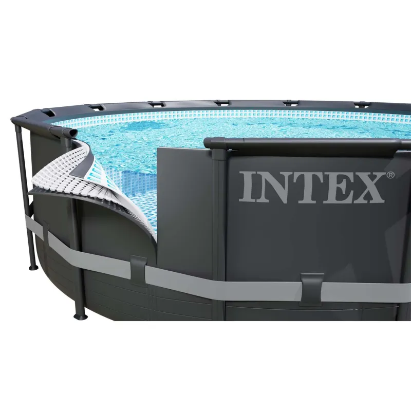 Piscină durabilă pentru relaxare în grădină vara