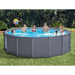 Piscină realizată din material rezistent la daune pentru o durabilitate crescută