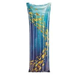 Saltea de înot colorată, perfectă pentru zilele de vară